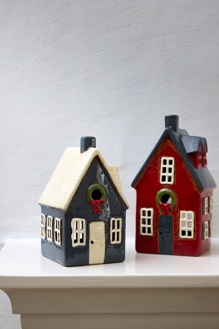 Alsace Tealight Cottage Red with Wreath